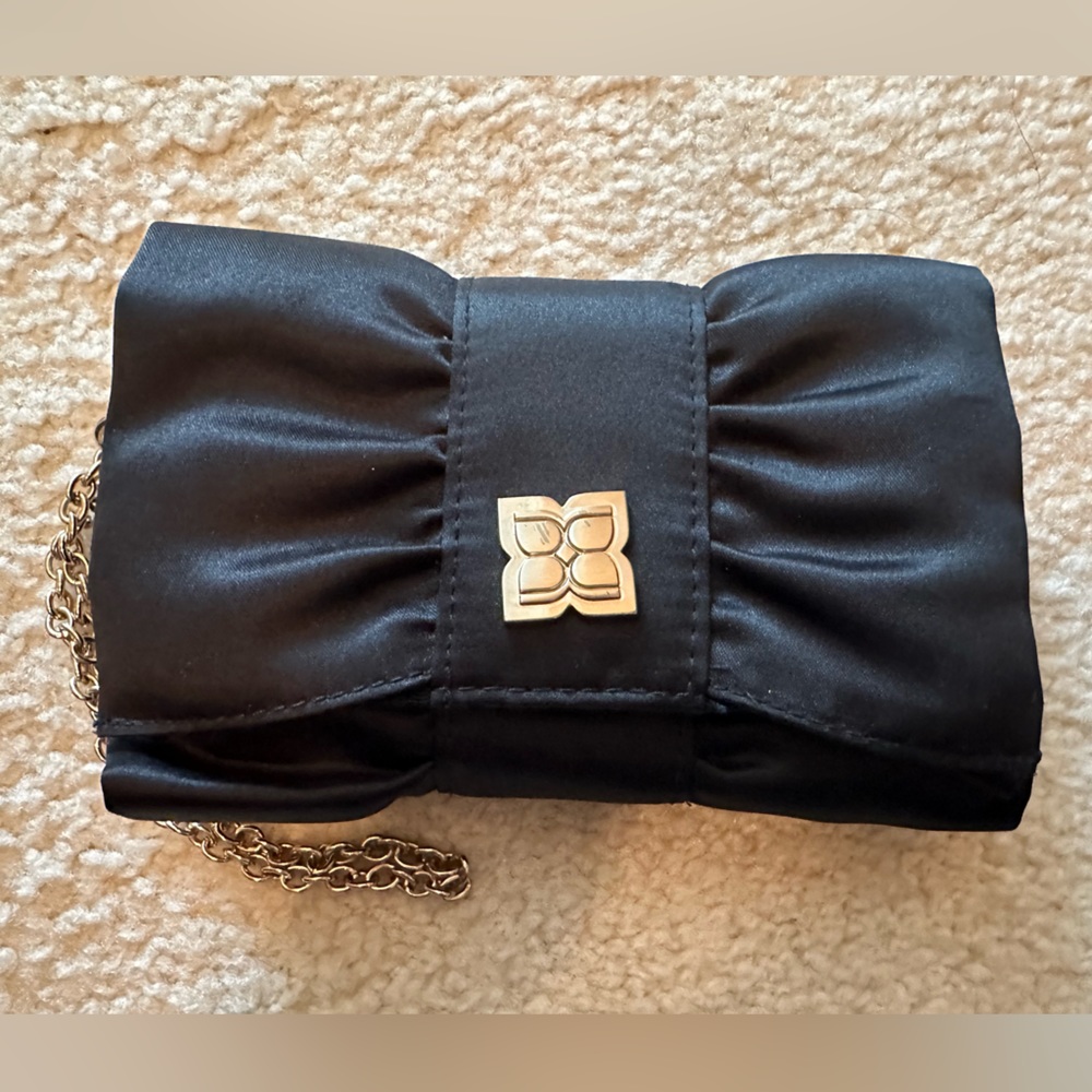 BCBG wristlet